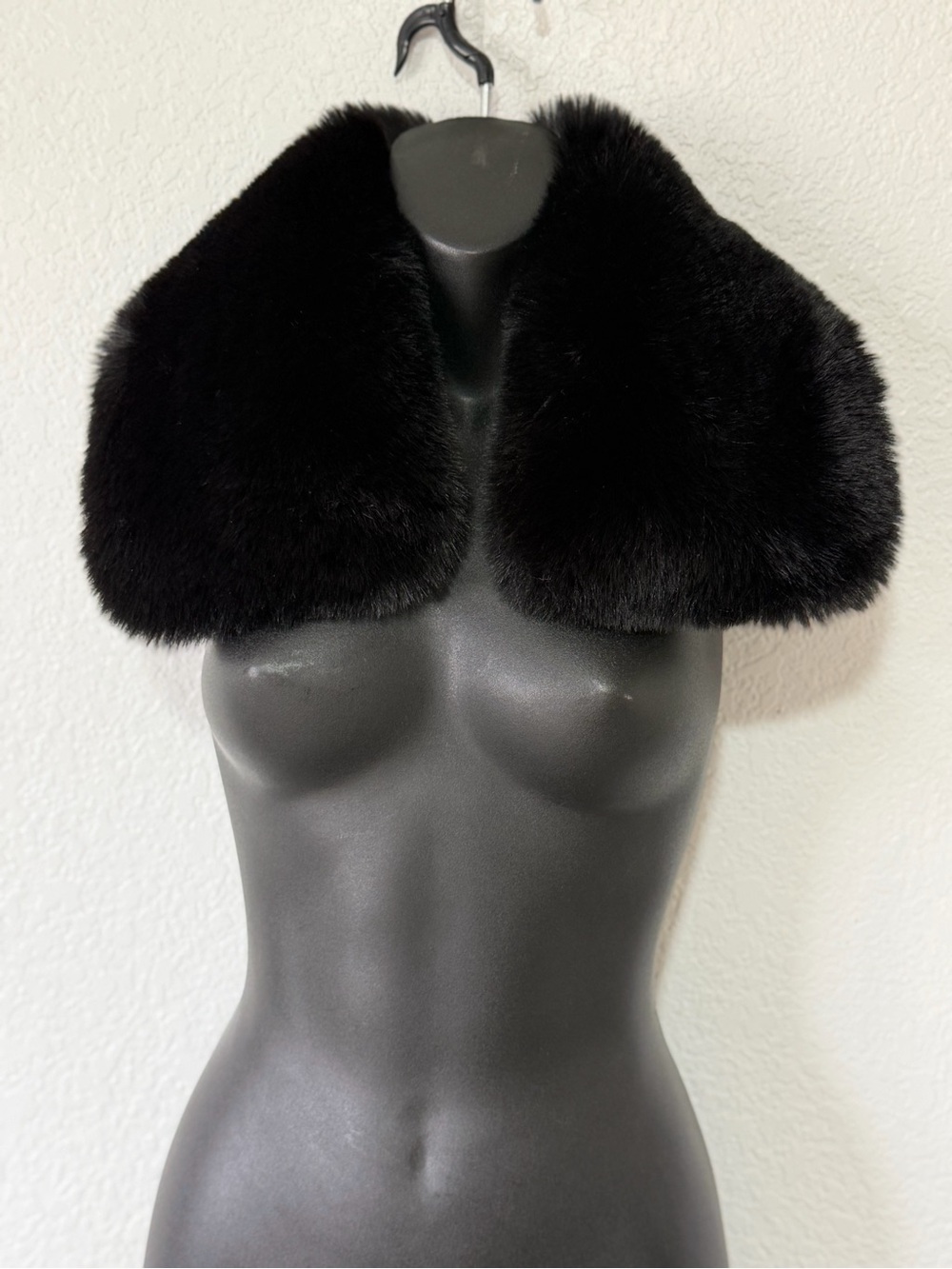 Mob Wife Black Faux Fur Collar / Scarf
